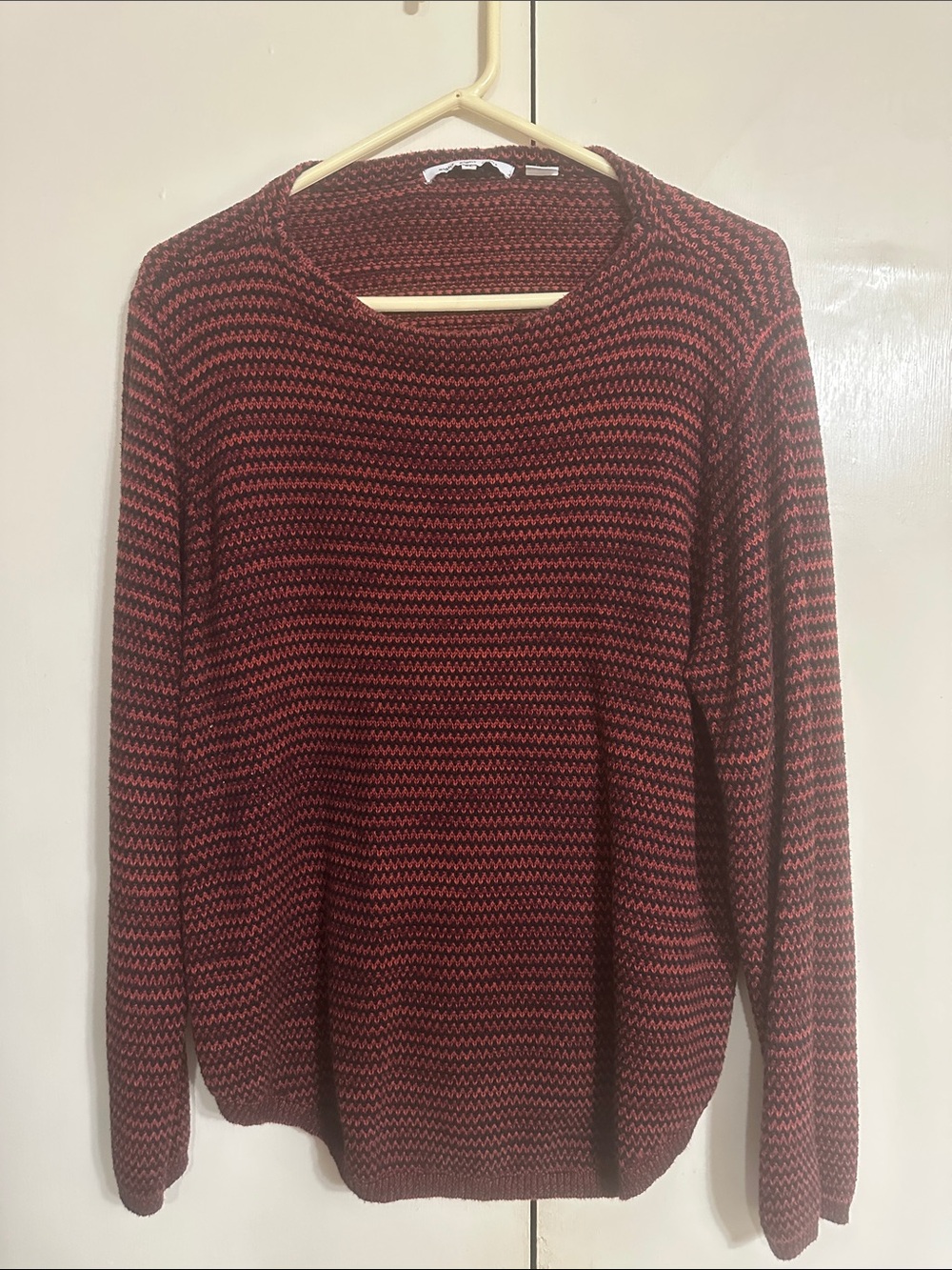 eight eight eight Red and Black Crewneck Knit Sweater